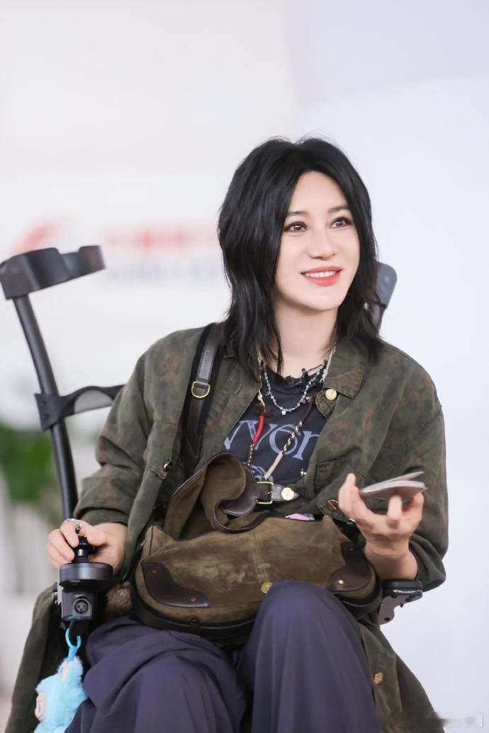 尚雯婕骨折永久性损伤合伙人意外受伤还坚持到现在，专业性和心态都太让人佩服了 