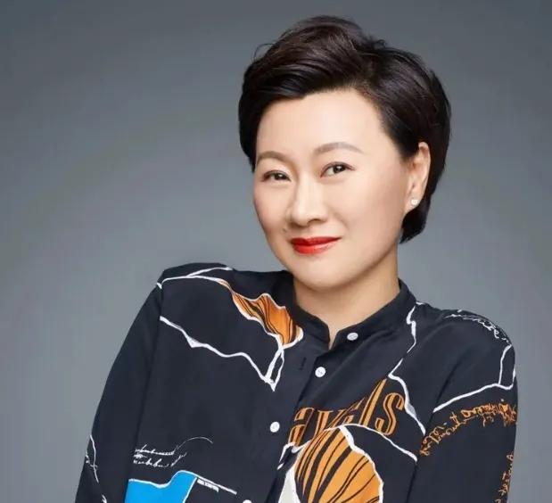 这几天网上全是赵海燕儿子大婚的消息，属实被刷屏了。5月30日，赵海燕和闫光明的儿
