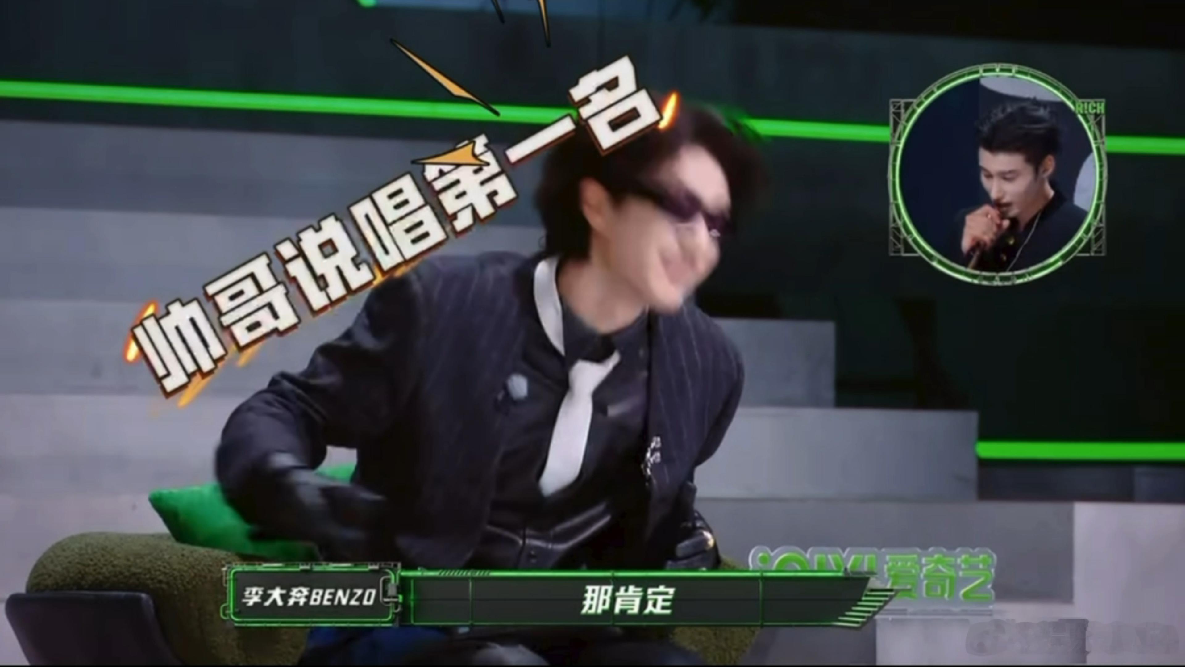 严浩翔帅哥说唱第一名新说唱的浩翔真的让人眼前一亮又一亮哪个造型师给他做的发型啊，