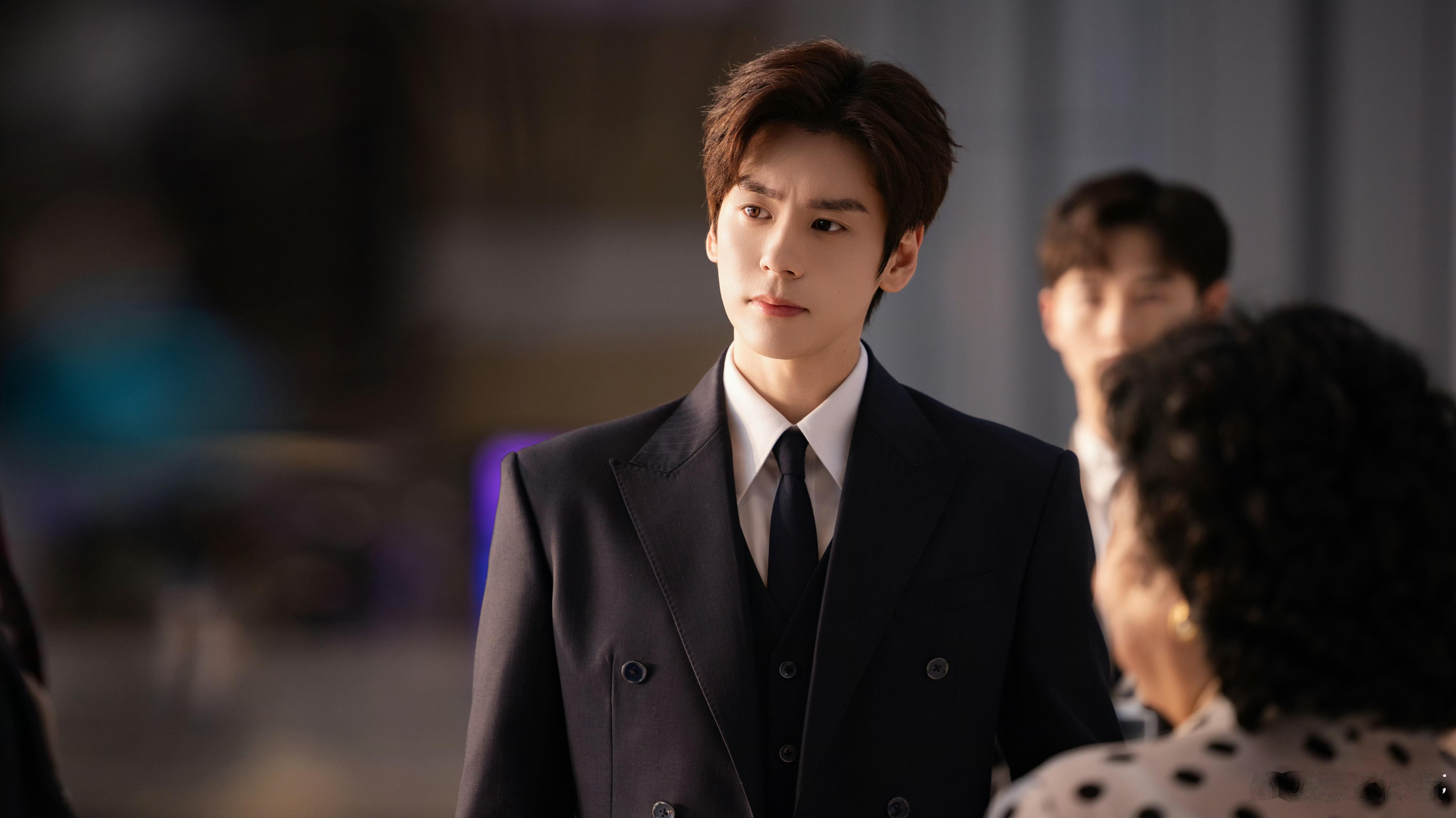 你好星期六全员隐藏款超模你好星期六 好六街氛围感直接拉满，一场别开生面的时装周悄