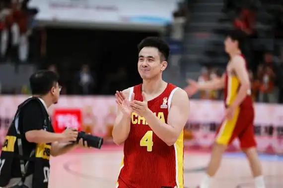 中国男篮89：87险胜黎巴嫩，客观公正点评赵继伟和胡明轩的表现。

中国男篮89