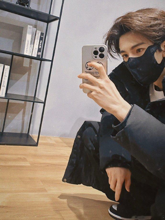 跨年夜有张凌赫保驾护航！网传他加盟湖南卫视跨年，不管是唱跳还是互动都超让人好奇～