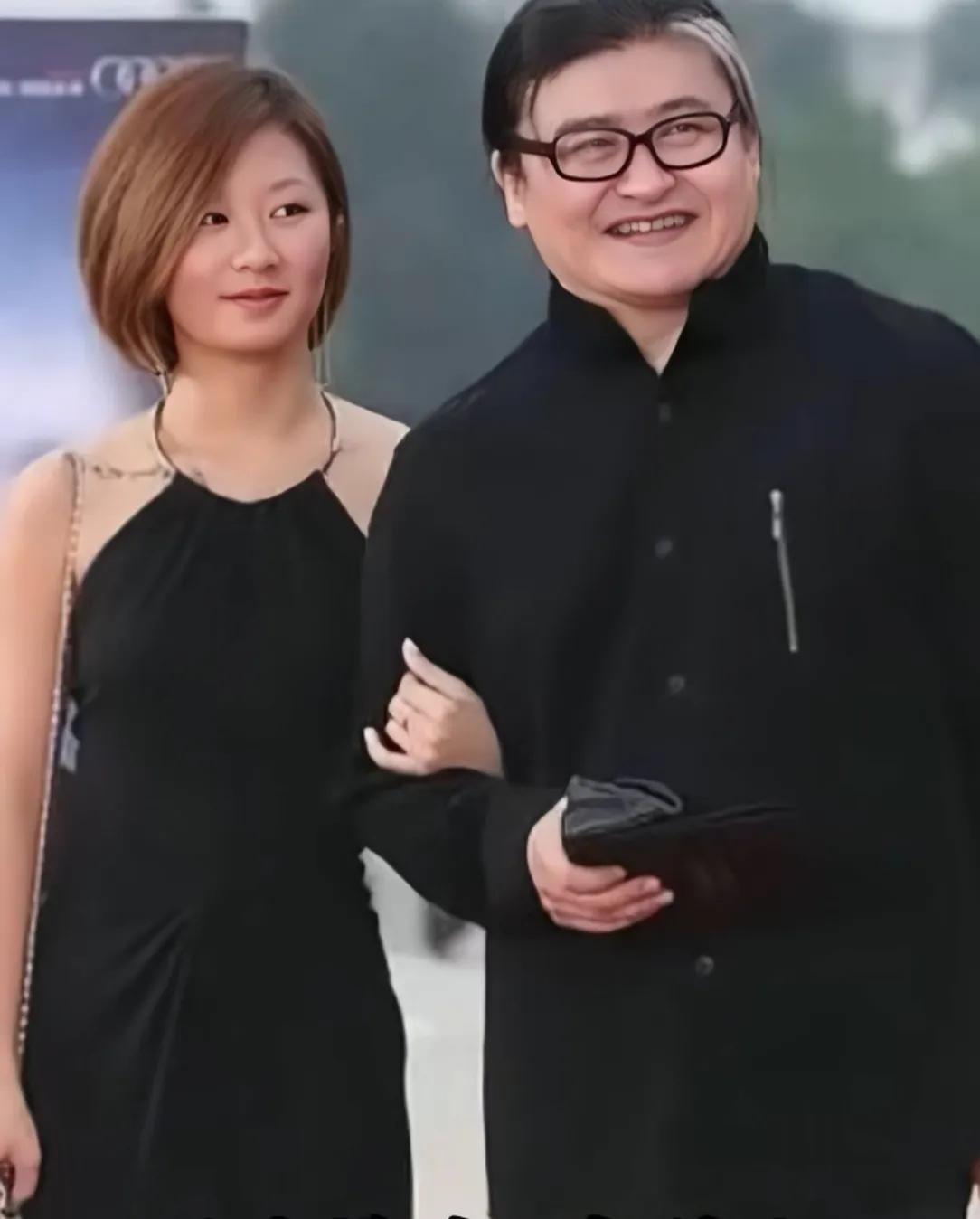 谁能想到
刘欢最对不起的人
不是自己的妻子卢璐，也不是自己的亲弟弟刘啸，而是自己
