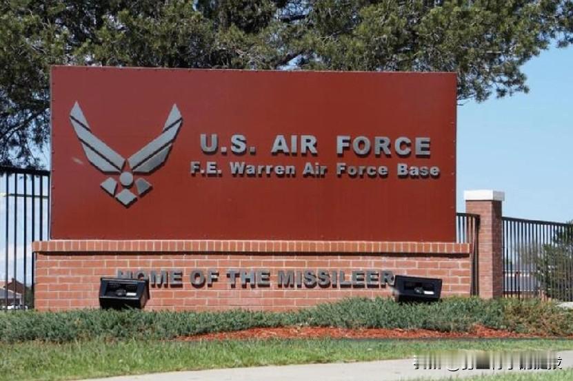 两名美国怀俄明州空军基地的飞行员承认就另一名飞行员被枪杀一事作出虚假陈述。
Co