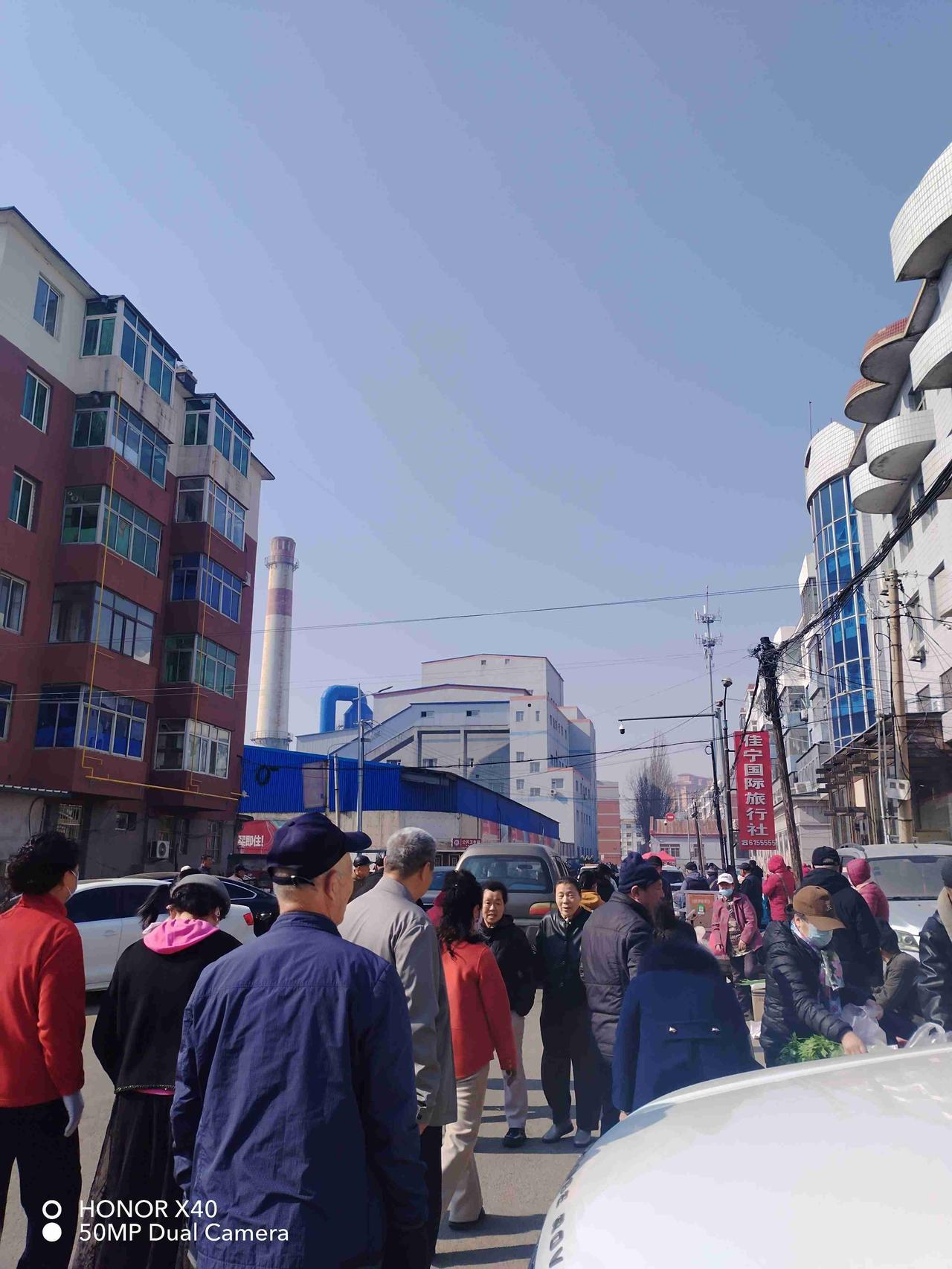 我的今日状态：😁轻松愉快
我这里的天气：🍂微风
今天特别热，棉袄穿不住了。