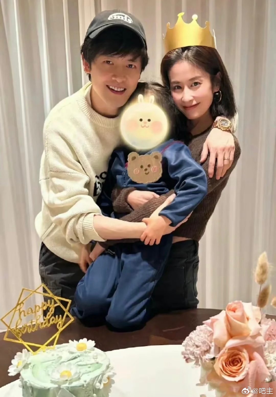 颖儿小月亮是颖儿专属摄影师颖儿拍视频女儿小月亮掌镜双向记录的母女太暖心，小月亮为