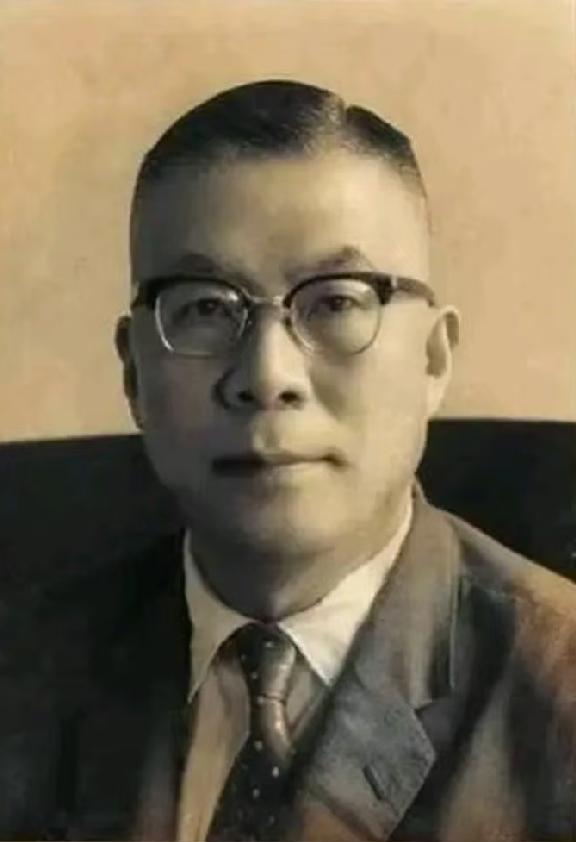 很多人都以为国民党退守台湾是兵败后的仓皇出逃，其实早在1948年底，高层就为退路