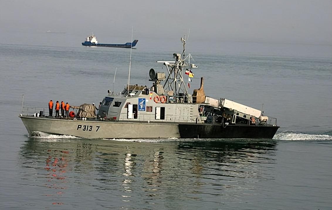 伊朗海军遭沉重打击，12 万吨基地舰焚毁、87 人遇难，亚洲国家被推至风口浪尖