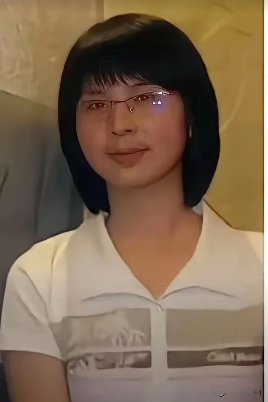 王董：你喝醉了，要不要喝点水？
莉莉：不要不要！
王董：你喝醉了，要不要盖厚一点