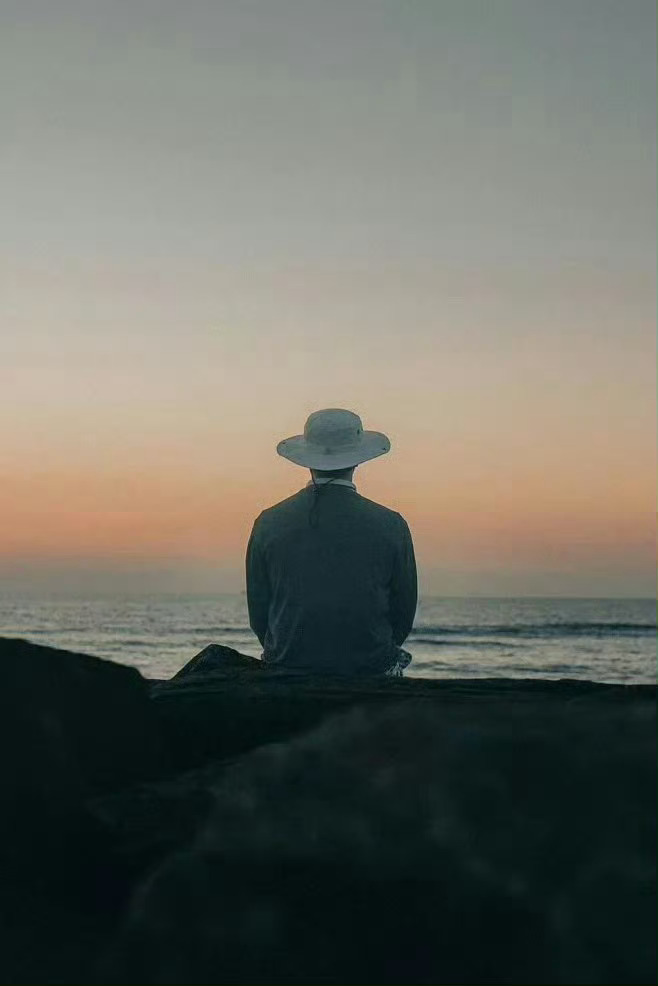 你静静看，这世界上的人和事，总会展现出它们的原来面目和真相。一一卡夫卡 