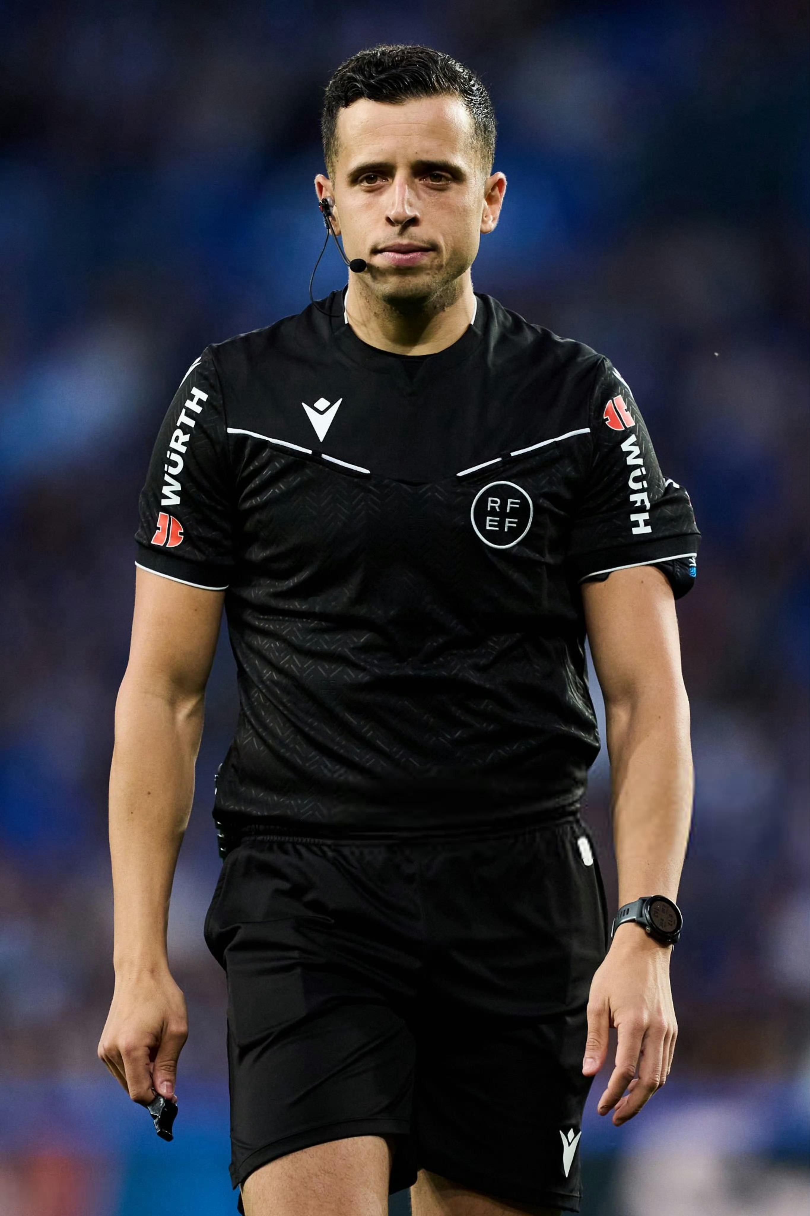 西班牙人vs巴萨加泰罗尼亚德比的主裁判维克托·加西亚是历史上第一位加泰罗尼亚籍吹