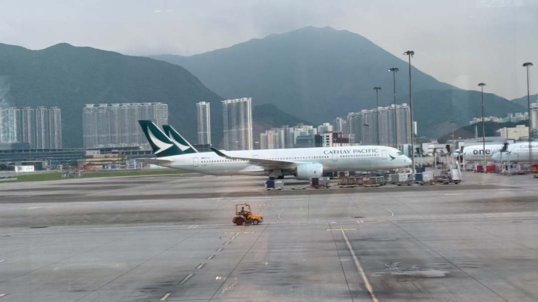 🇭🇰 机场：银刃的银耳汤好喝Kyra 的景观好united club 一如既