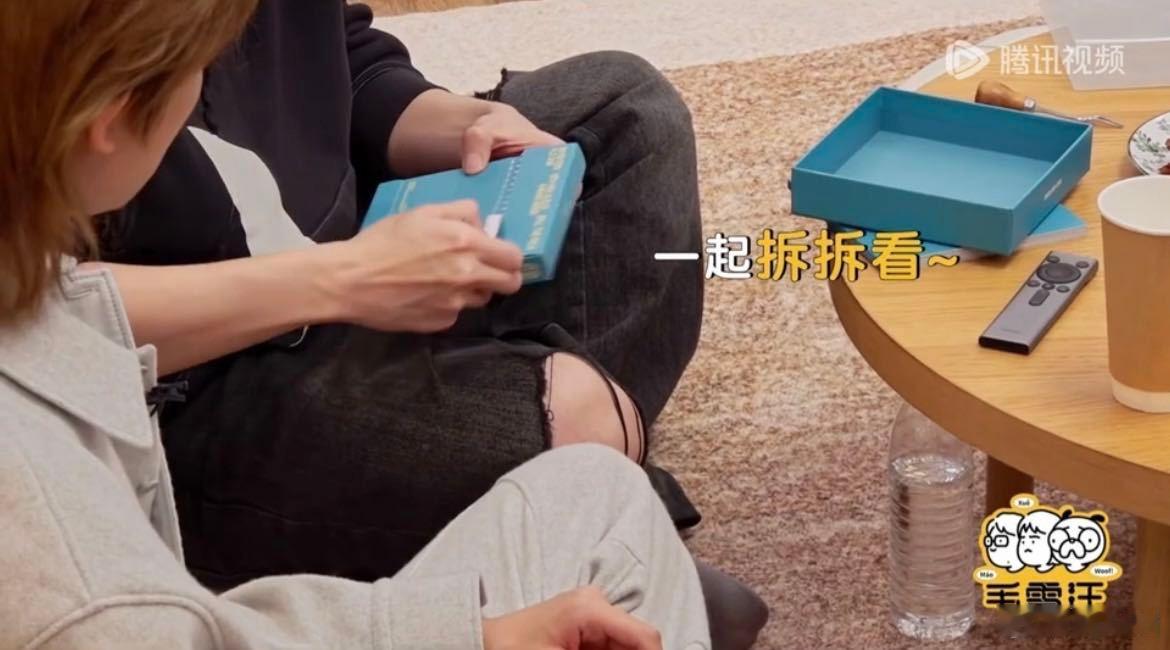 毛不易抽到崔胜澈洪知秀小卡 我的天，有人连拆十本专辑都抽不到崔胜澈，结果毛不易一