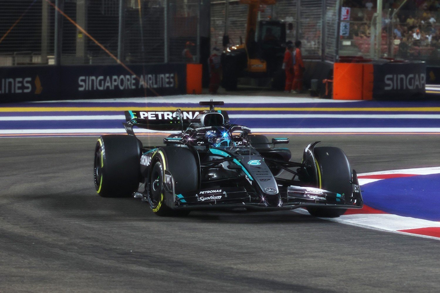F12025新加坡站，拉塞尔遇到一个极其罕见的纪录，他作为分站冠军但正赛最快圈没