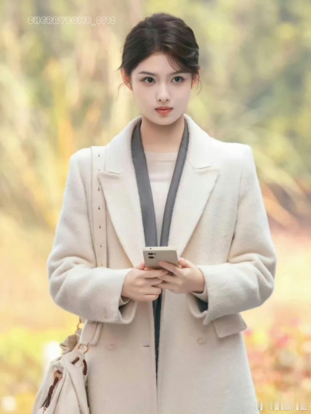 其实他俩可以打包去拍青春校园剧的，毕竟是真少男少女。比起未成年演成年，还是成年演