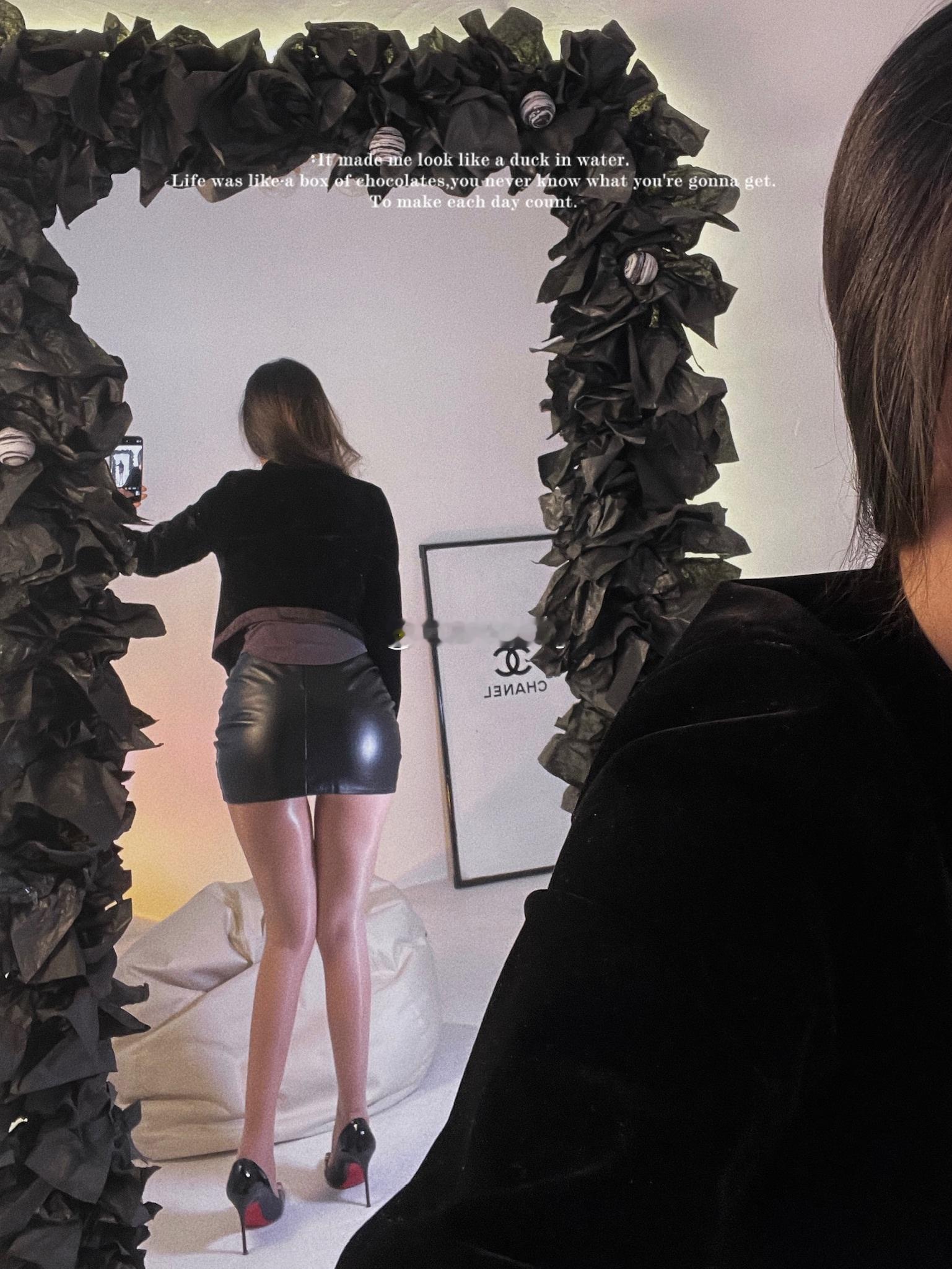 皮裙   穿搭ootd      最爱细跟高跟鞋细高跟鞋 新年快乐🎉  今日穿