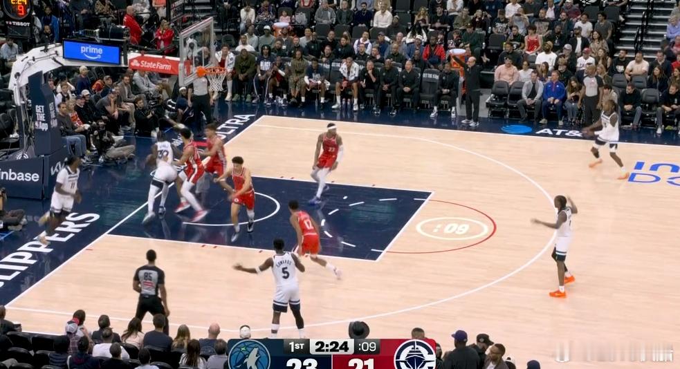 行啊，4后卫配豪泽！！！！博格丹、米勒、桑德斯、克里斯蒂！ 