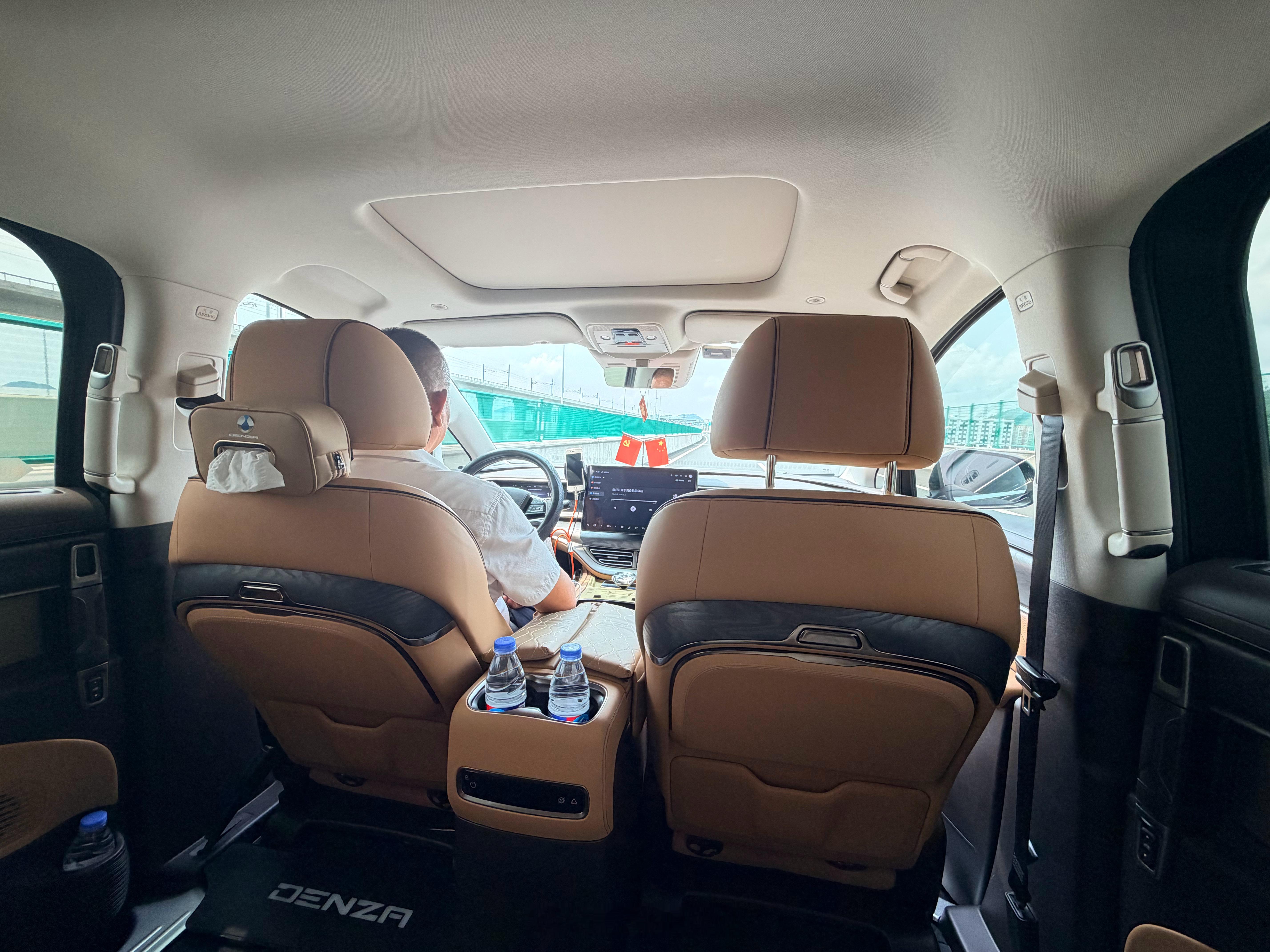 接下来就是2026北京车展 了一句话形容忙的状态：今天回北京开始住酒店，每天换一