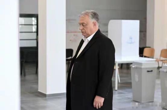 大国救不了欧尔班，美俄皆尴尬。
 
欧尔班败了，被匈牙利人民抛弃，证明了他的亲俄