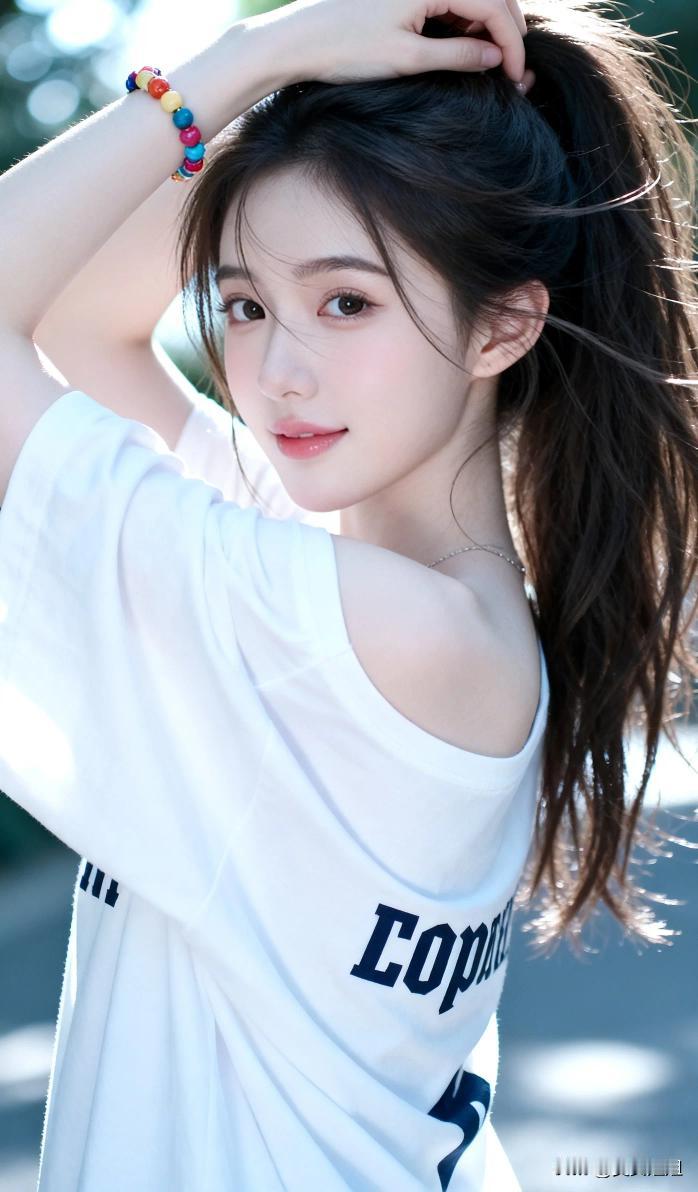 好看的女人从不是精致五官的堆砌，而是自带氛围感的人间星光。皮囊是易碎的琉璃，气质