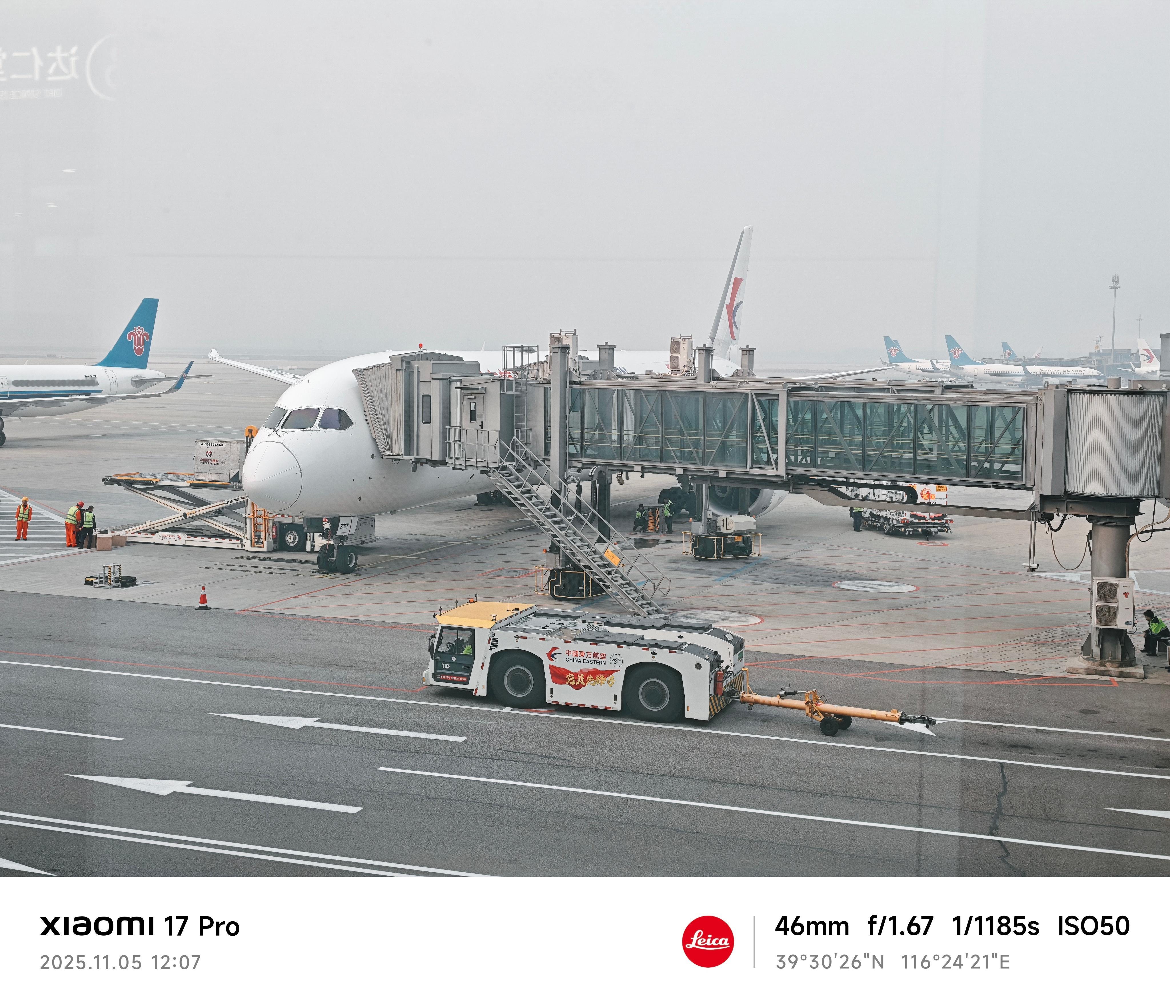 原计划今天坐东航波音787北京经停昆明去腾冲试个重要新车，结果登机口扫完登机牌工