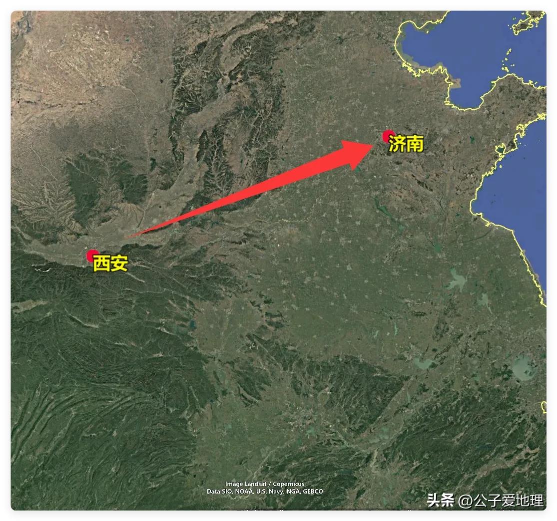 刚下高铁时我心里还揣着老陕的底气，毕竟在西安住了三十年，钟楼的晨钟、城墙根的唐砖