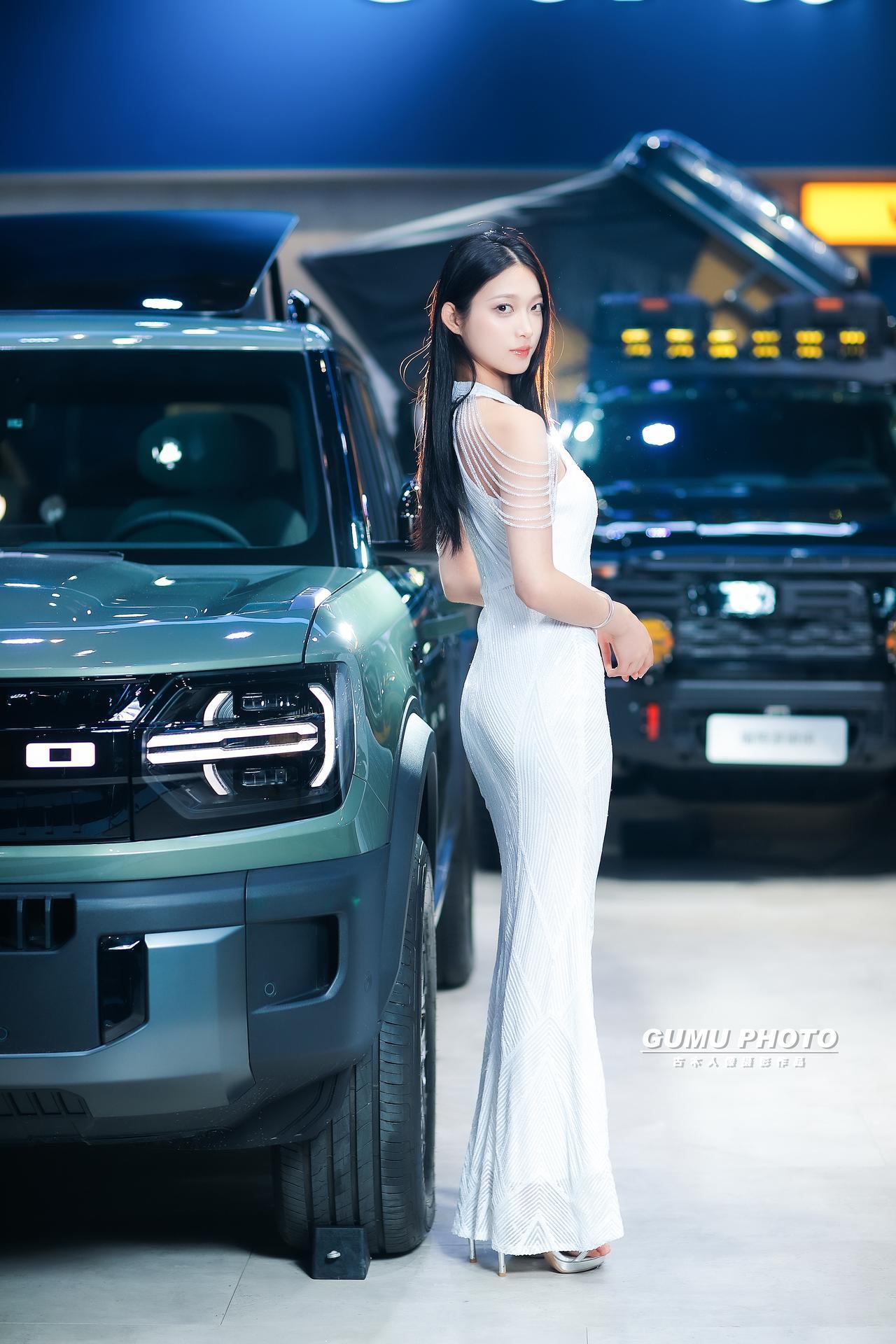 2025重庆汽车消费节长安福特展台模特小姐姐
