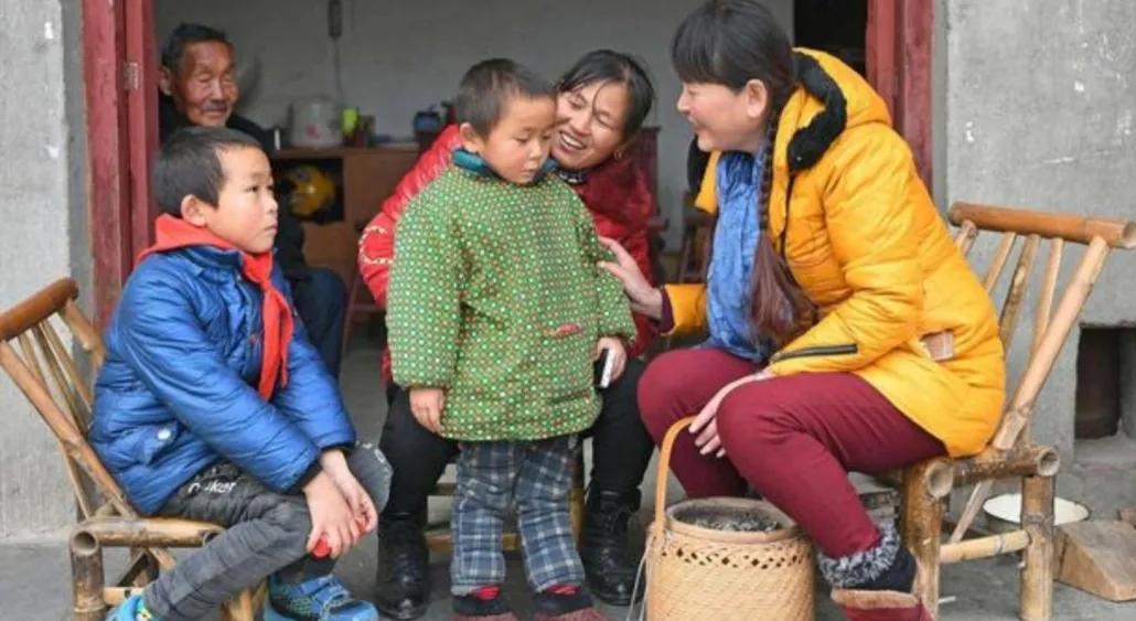 今天来聊一聊平凡又伟大的乡村女教师支月英的故事。

支月英是江西省宜春市奉新县澡
