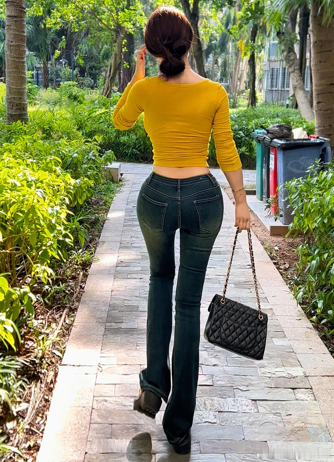 低腰牛仔裤➕桃心领上衣衣服在🫘燃燃本人辣妹店 ​​​