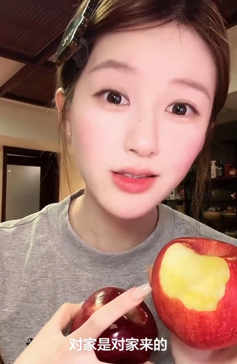 赵露思的情商当艺人真的差点事
早期因为各种手滑点赞被骂绿茶很多年，每当你以为随着