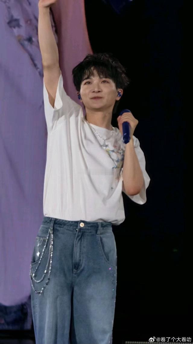 周深良陈美锦主题曲星昼周深良陈美锦主题曲星昼上线心事冷如锈，一念终难休，周深以治