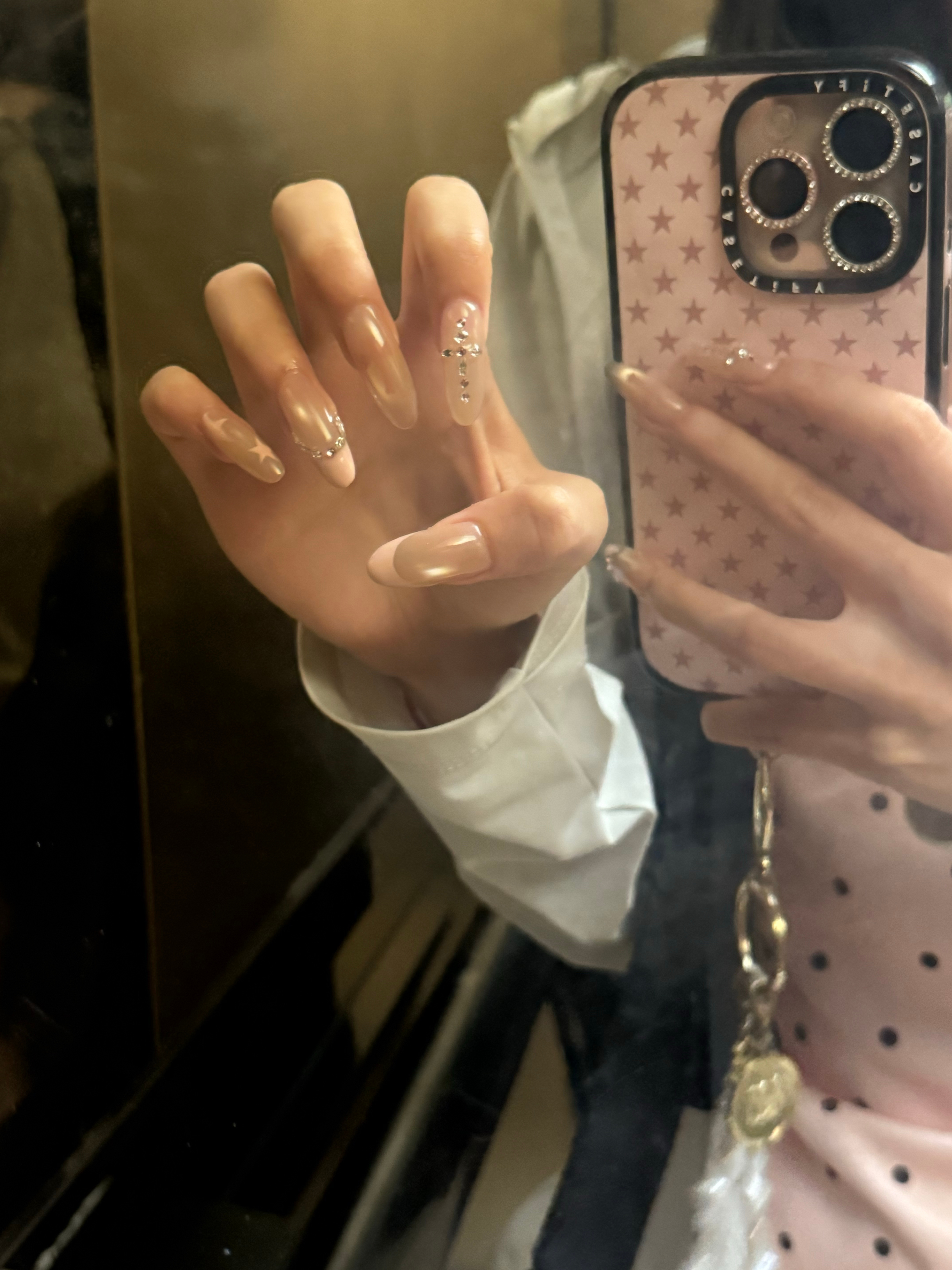 跟好朋友的新美甲问世 
