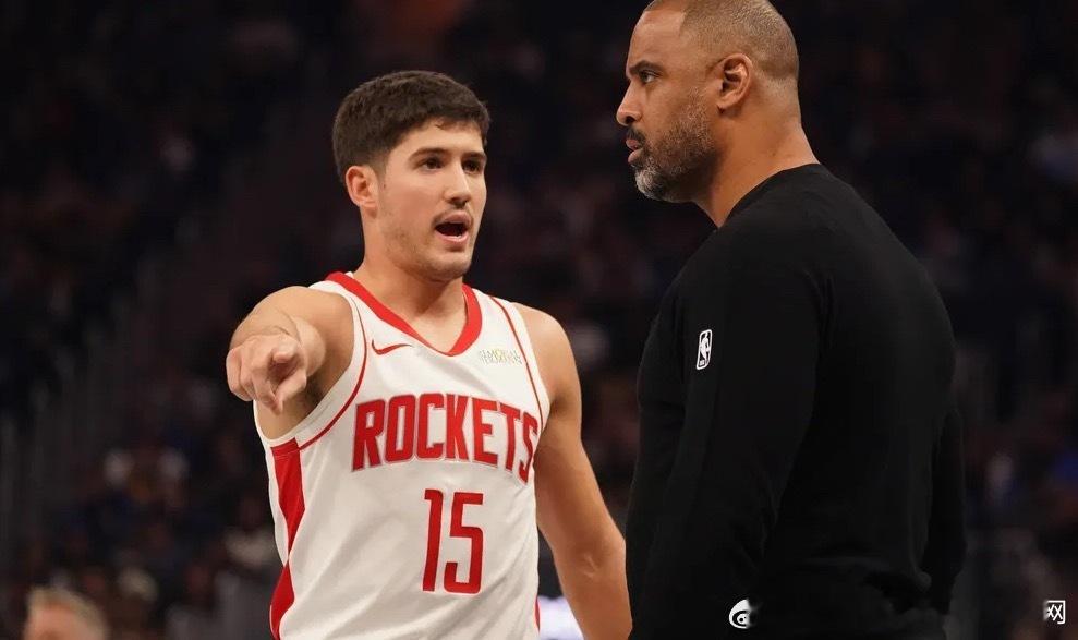 更新一下统计：谢泼德12.4打国王，进攻参与度13.6%（赛季最低），持球时间1