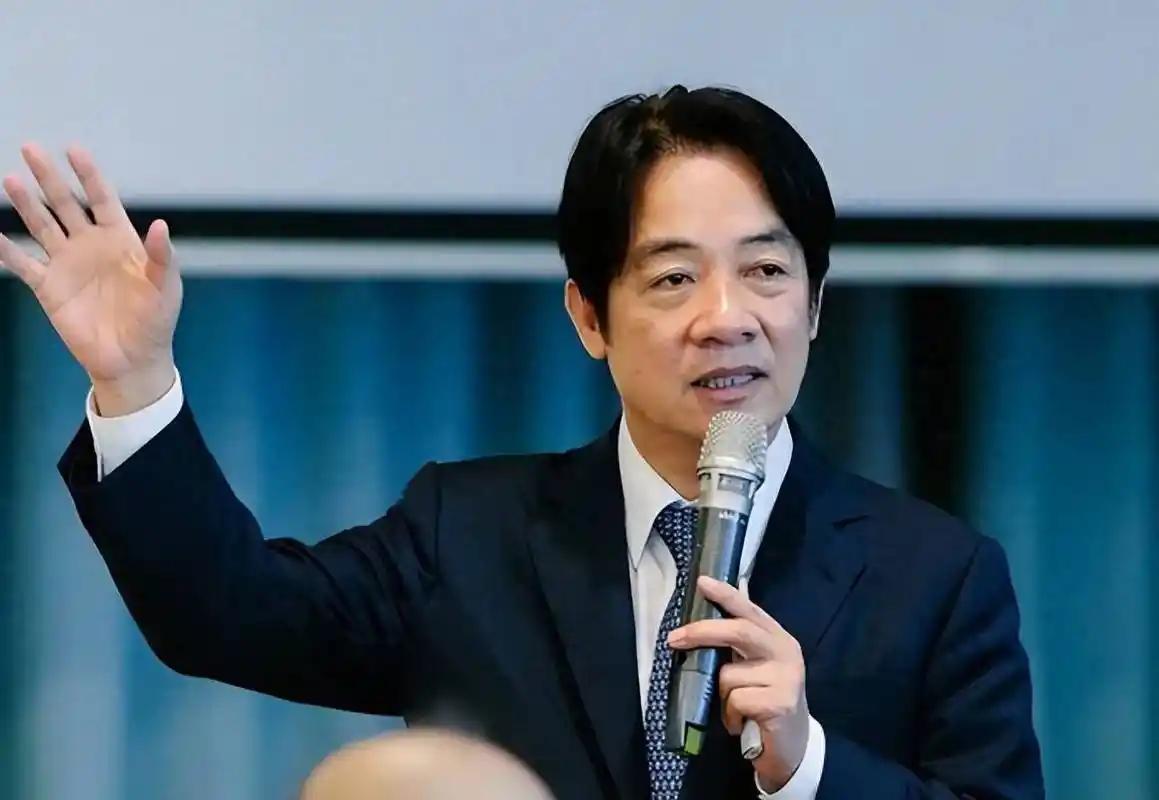 赖青鸟一边说去大陆会被割器官，沈伯洋一边要在台北盖日本殖民时期的明治桥。一个怕大
