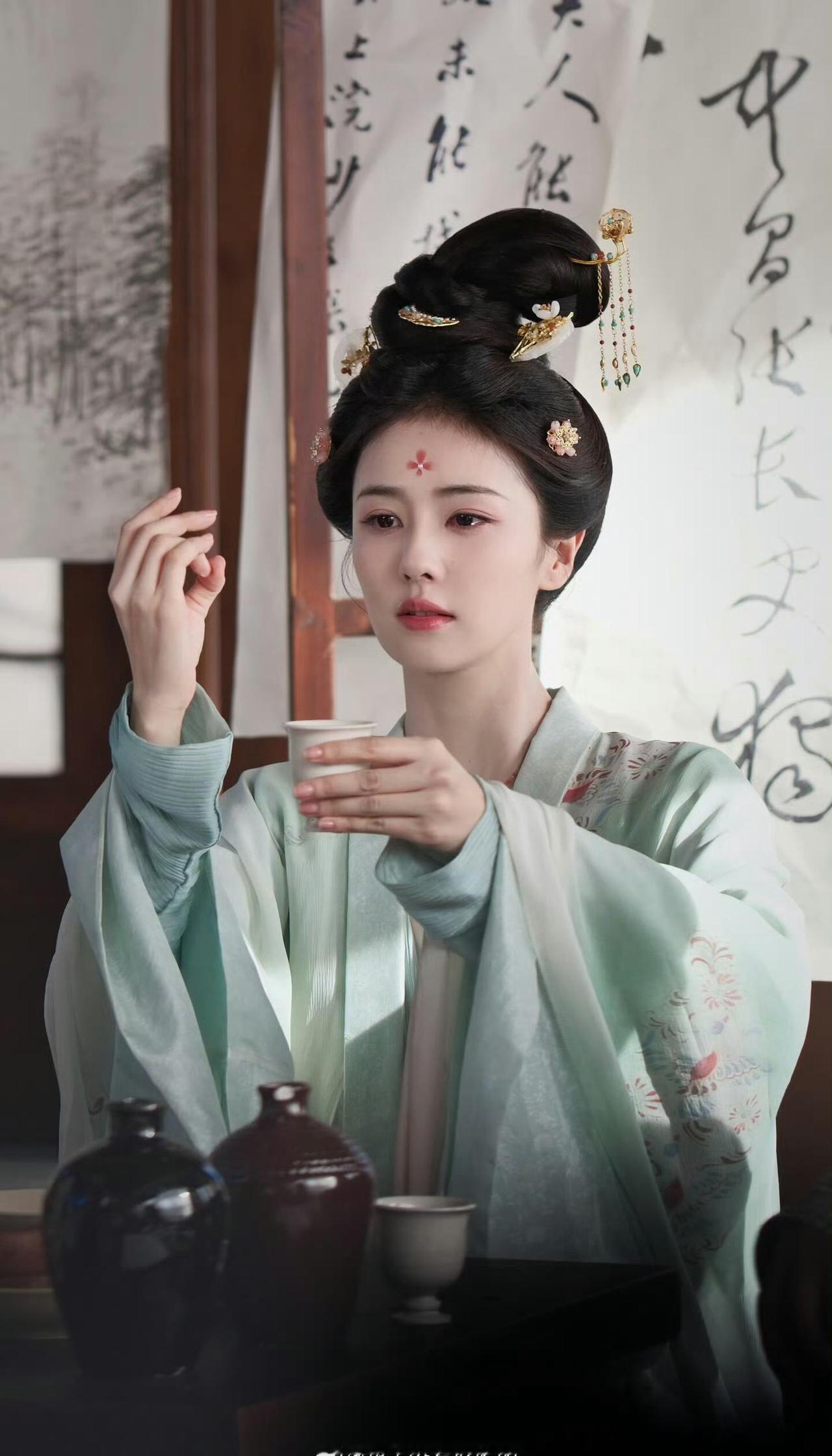 再看一遍，还是感慨好美太会拍了
白鹿《莫离》叶璃这组完全是神图啊，看不厌白鹿 白