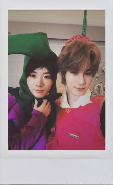 马嘉祺张真源生日cos照张真源送马嘉祺独家定制蛋糕马嘉祺张真源生日cos照，好逗