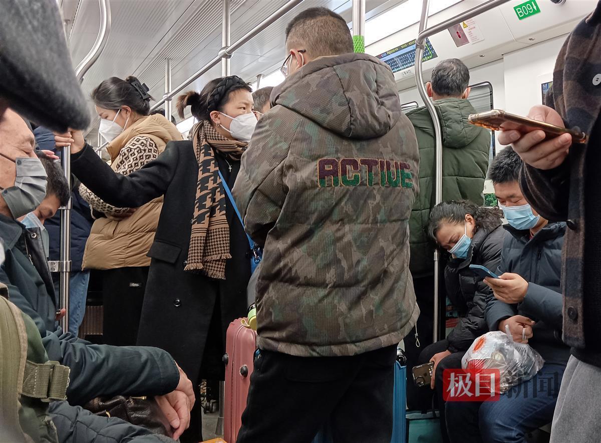 太真实了！一位网友大骂:“你信不信大街上有一半儿的人都不想活了，只不过是因为还有