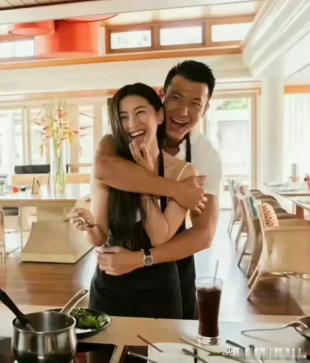 第一次见朱珠的老公，不得不说长得真帅啊，男帅女靓很般配。 