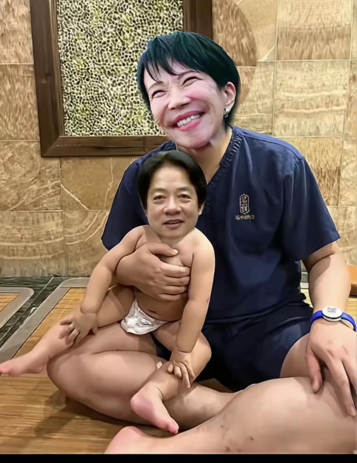 今日五一节
儿在怀中歇
搂坐俺腿上
尿布胯中亮
（网络照片）