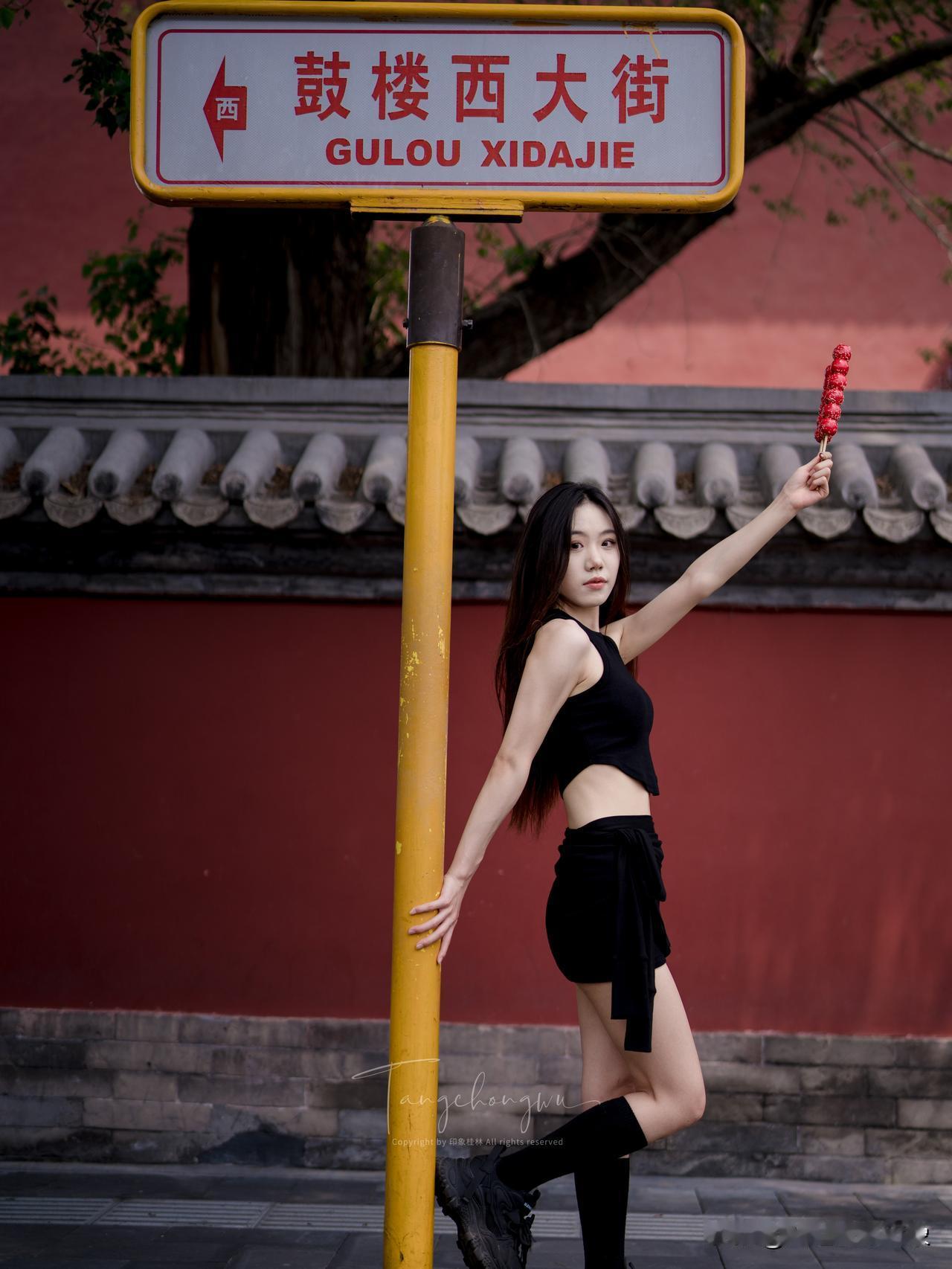 姐妹们，来北京就不要穿太厚的衣服了，尽量不要中午出门，光线太强，早上10点前，下