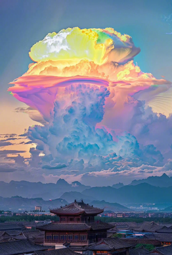 奶奶说了，一辈子能看见一次七彩祥云，就能带来好运气。🙏   