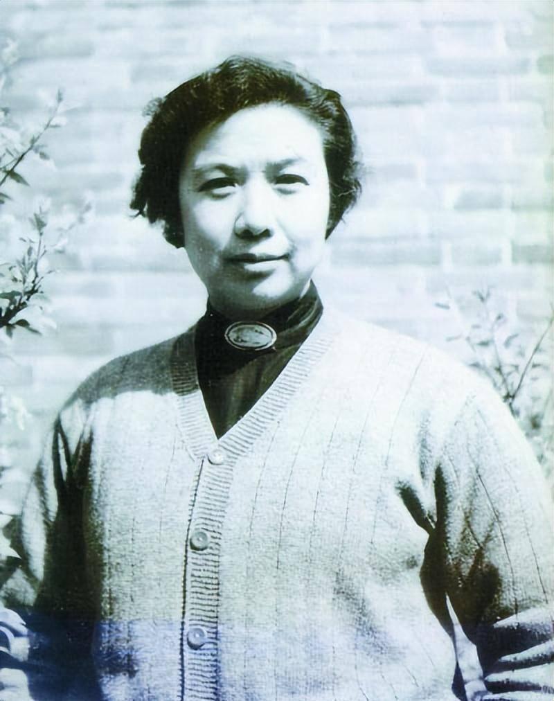 1968年，孙维世去世后，邓颖超：你们得给一个交代
众所周知，孙维世是周总理的养