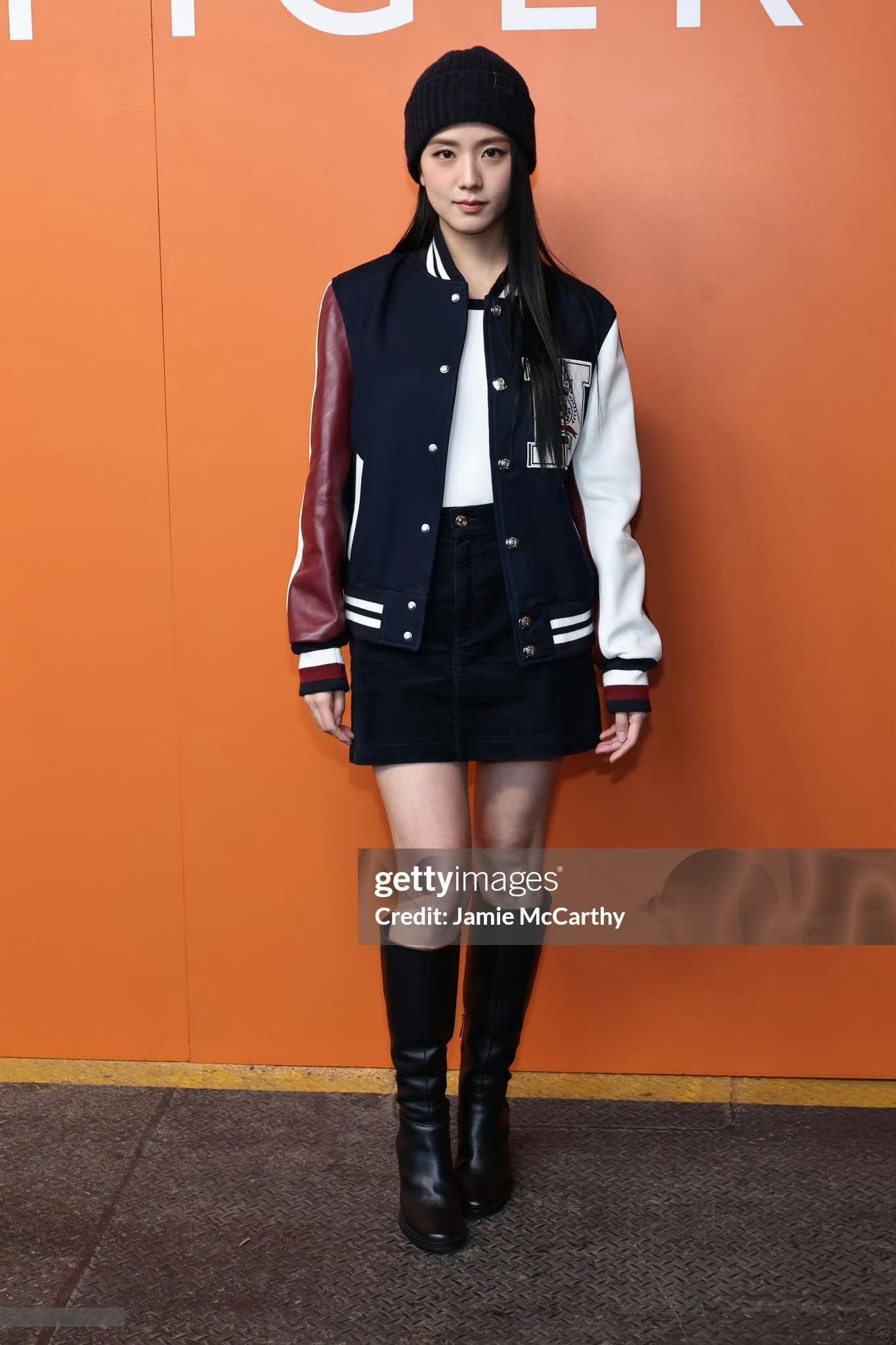 参加活动的Jisoo活动结束后街头散步的Jisoo此女的美貌不分时段和场合（金智