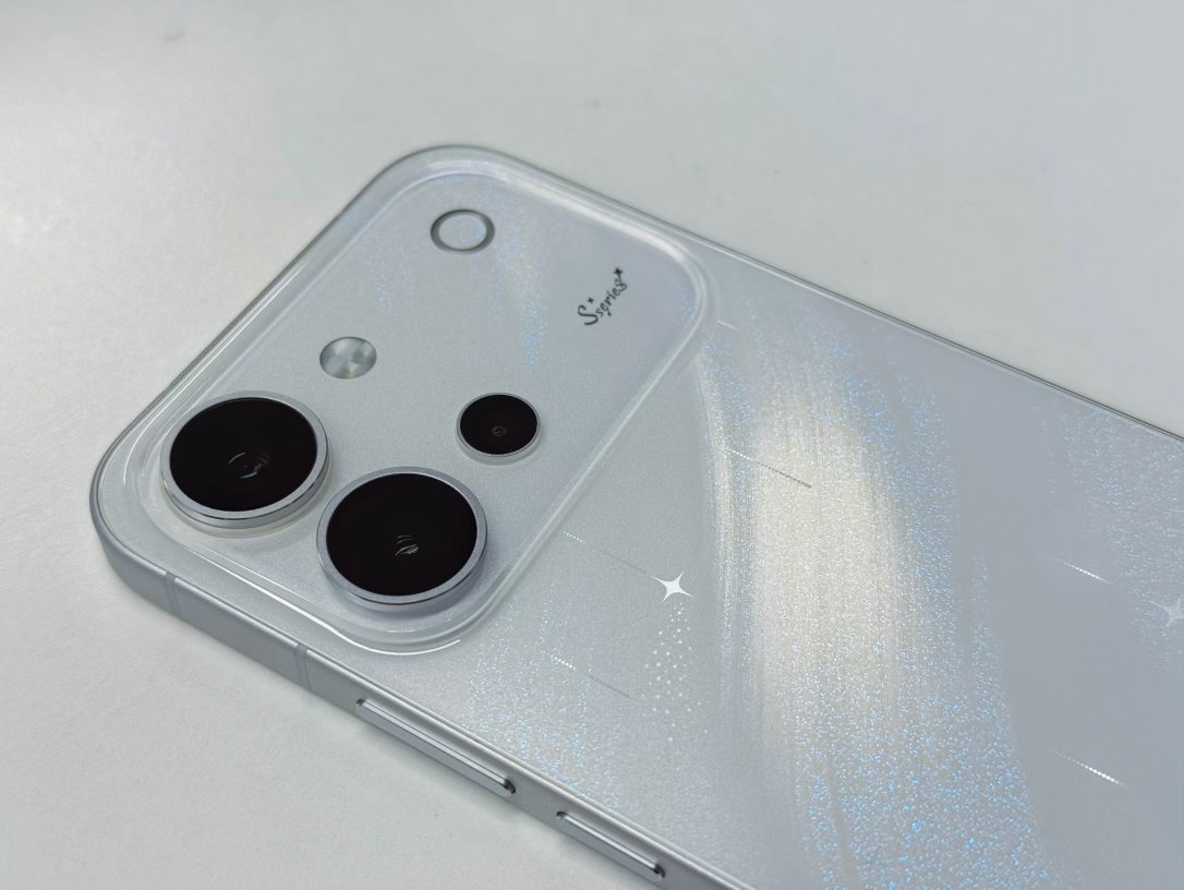 想要颜值又想要硬件不拉垮，vivo S60这套设计思路就特别贴合这个需求。因为它