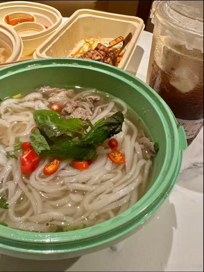 上海已经发展到这个地步了吗 上海公交广受好评，美食外卖同样出彩。餐品颜值口味兼备