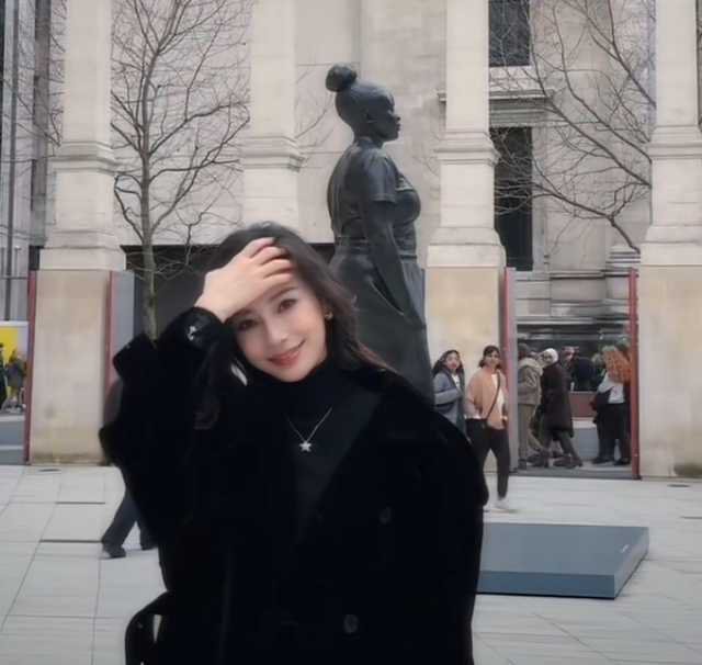angelababy angelababy “你既是那美丽的日出，美好而又干净，
