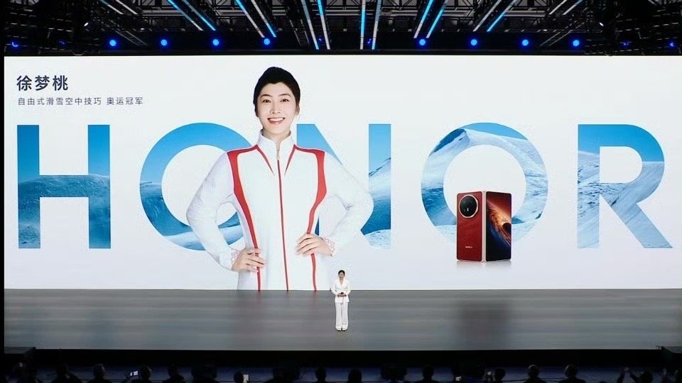 徐梦桃和她的冠军荣耀坚守与突破，荣耀与前行，荣耀与徐梦桃的双向奔赴，书写着中国力