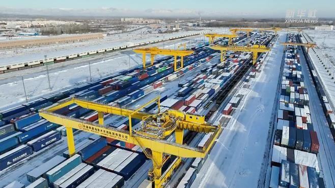 根据霍尔果斯海关统计，2025年1至11月，霍尔果斯口岸实际监管进出口货运量为4