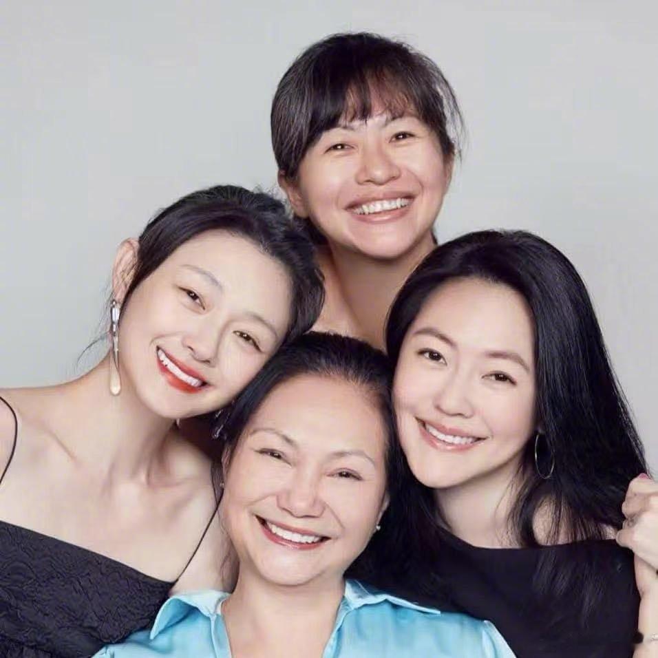 S妈说美容大王回来给我过母亲节了。2025年5月11日母亲节，大S（徐熙媛）的母