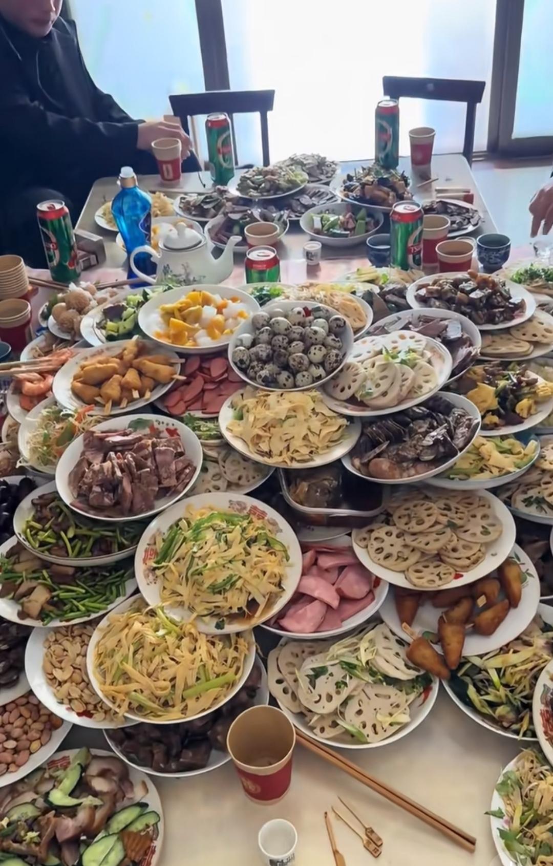 这菜上的，也太热情了。